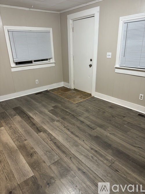 672 N Jefferson St 1 Single Family Home for Rent - Photo gallery 2