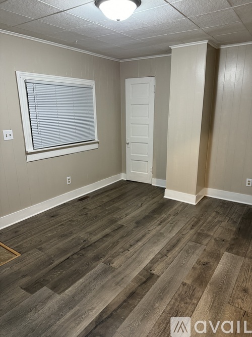 672 N Jefferson St 1 Single Family Home for Rent - Photo gallery 3