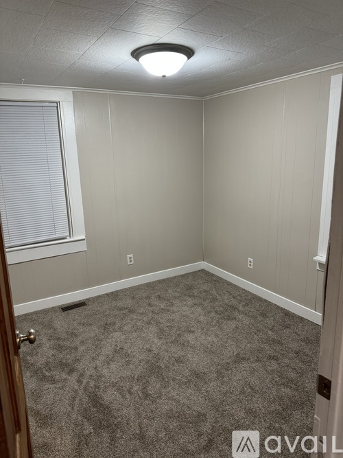 672 N Jefferson St 1 Single Family Home for Rent - Photo gallery 5