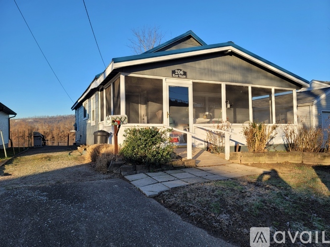 206 Kanawha Avenue 2 Beds Single Family Home for Rent - Photo gallery 1