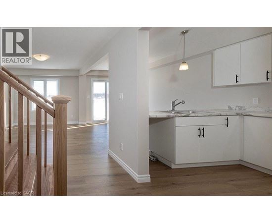 25 BECKER Street 3 Beds Home, Townhouse for Rent - Photo gallery 3