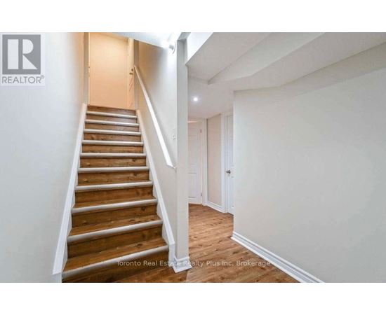 #LOWER - 42 CRYSTALVIEW CRESCENT Studio House for Rent - Photo gallery 1