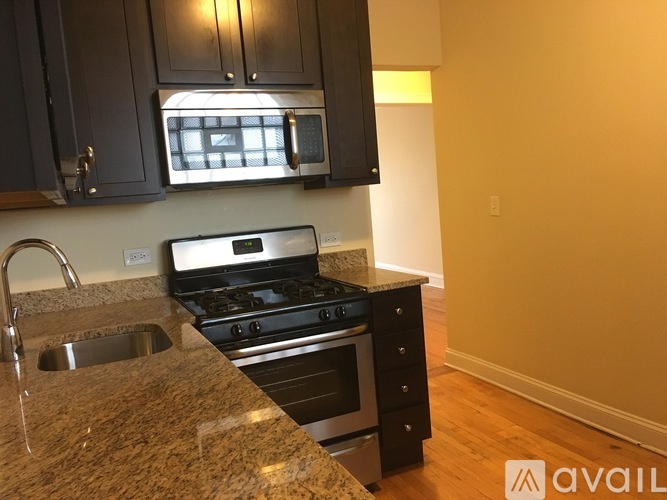 6254 N Claremont Ave 2 Beds Apartment for Rent - Photo gallery 1