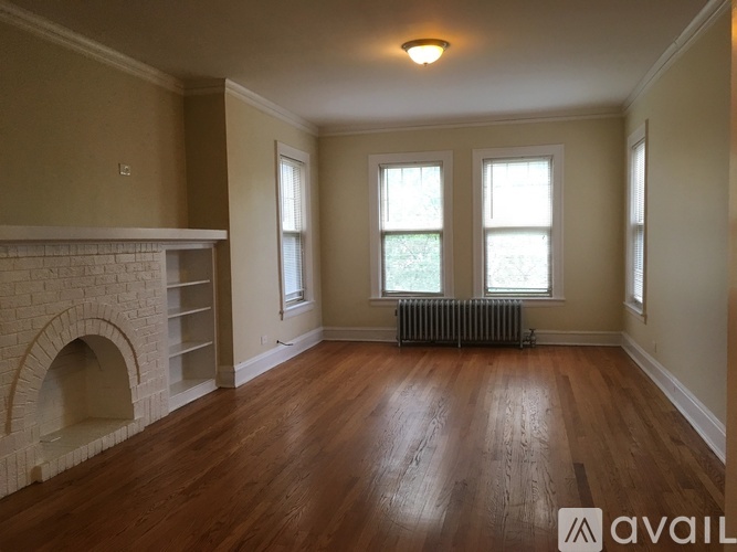 6254 N Claremont Ave 2 Beds Apartment for Rent - Photo gallery 3