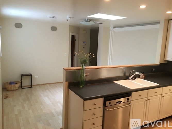 519 North May Street 2 Beds Apartment for Rent - Photo gallery 5