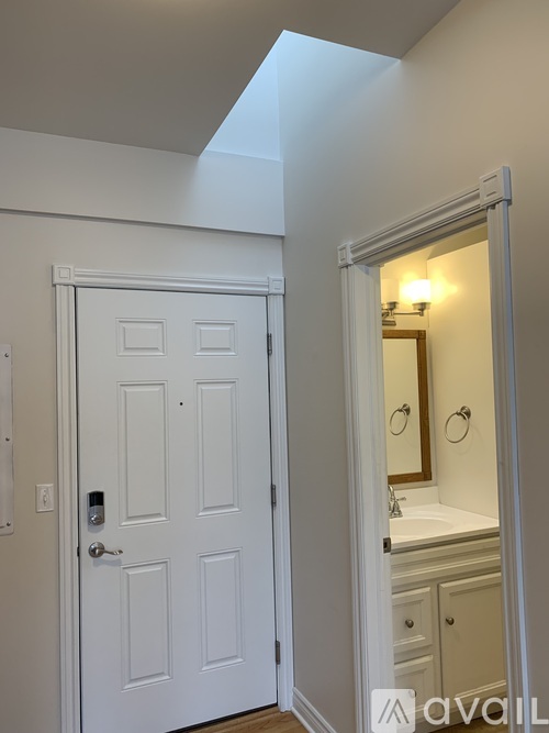 319 East Grand River Avenue 1 Apartment for Rent - Photo gallery 5