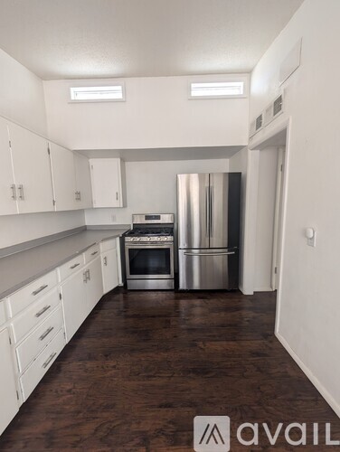 704 East 5th Street 3 Beds Single Family Home for Rent - Photo gallery 2