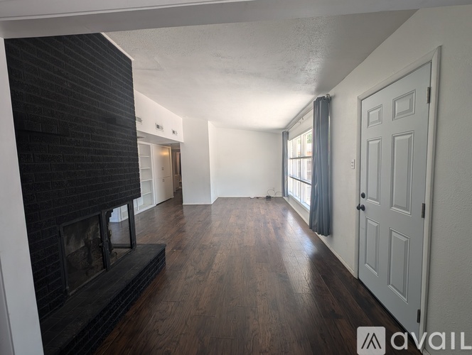 704 East 5th Street 3 Beds Single Family Home for Rent - Photo gallery 4
