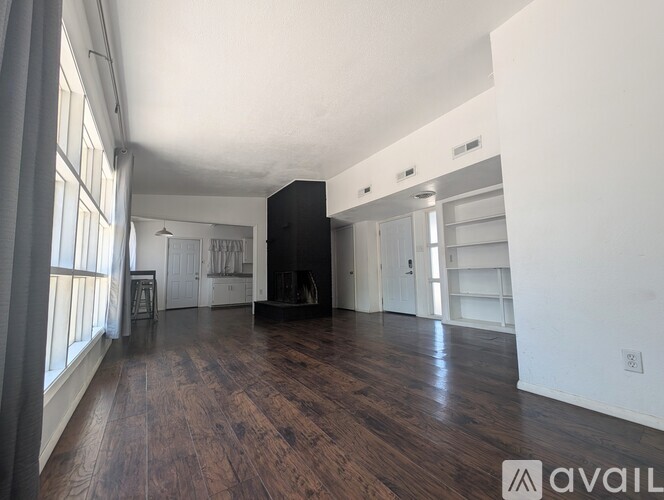 704 East 5th Street 3 Beds Single Family Home for Rent - Photo gallery 5