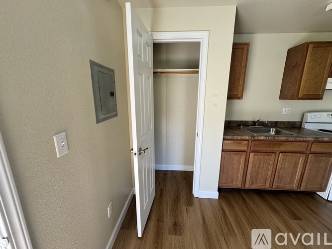 335 Union St Studio Apartment for Rent - Photo gallery 3