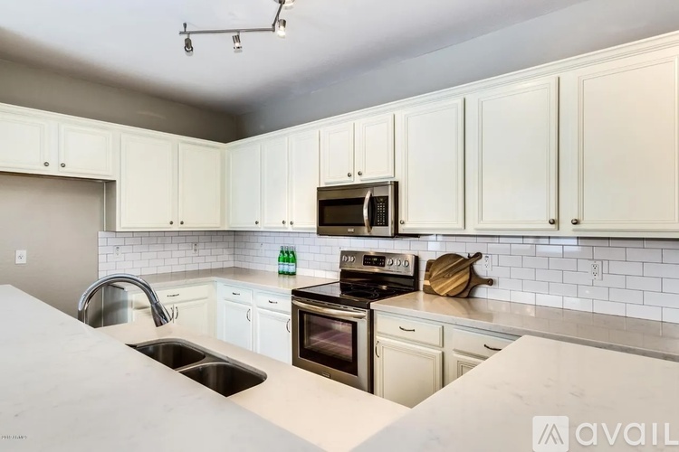 17052 W Sonora St 4 Beds Single Family Home for Rent - Photo gallery 5