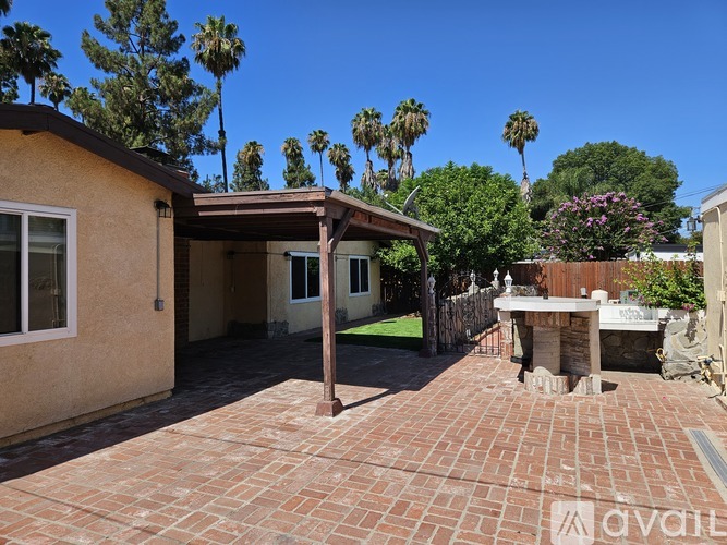 19751 Victory Boulevard 4 Beds Single Family Home for Rent - Photo gallery 4