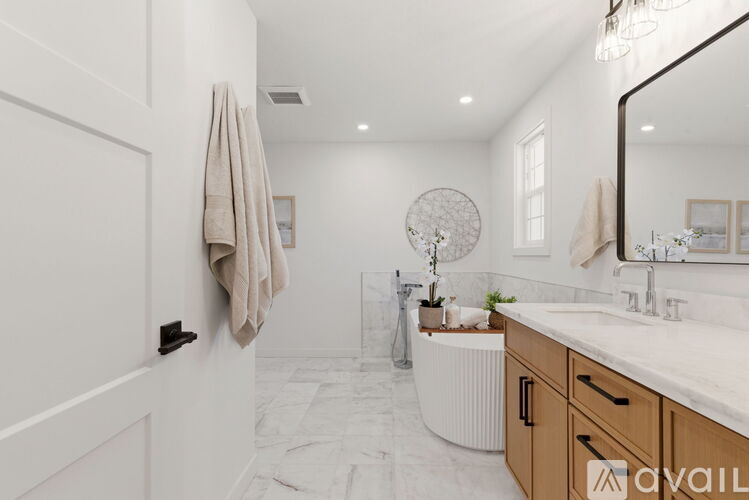 16432 Northeast 18th Street 4 Beds Single Family Home for Rent - Photo gallery 1