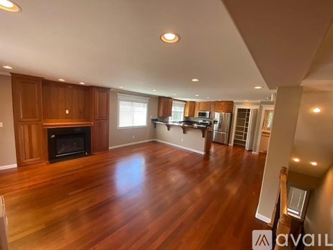 7444 4Th Avenue Northeast 3 Beds Apartment for Rent