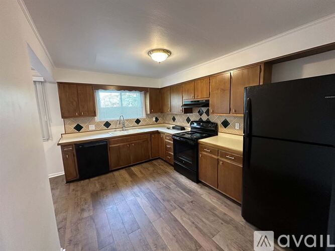 683 Budlong St 4 Beds Apartment for Rent - Photo gallery 2