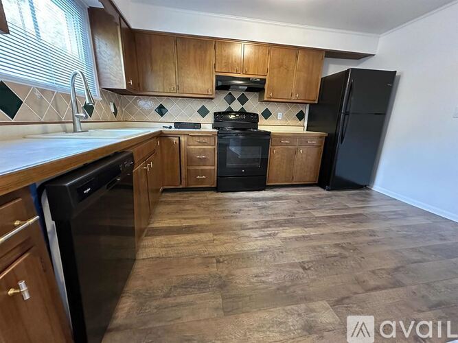 683 Budlong St 4 Beds Apartment for Rent - Photo gallery 3