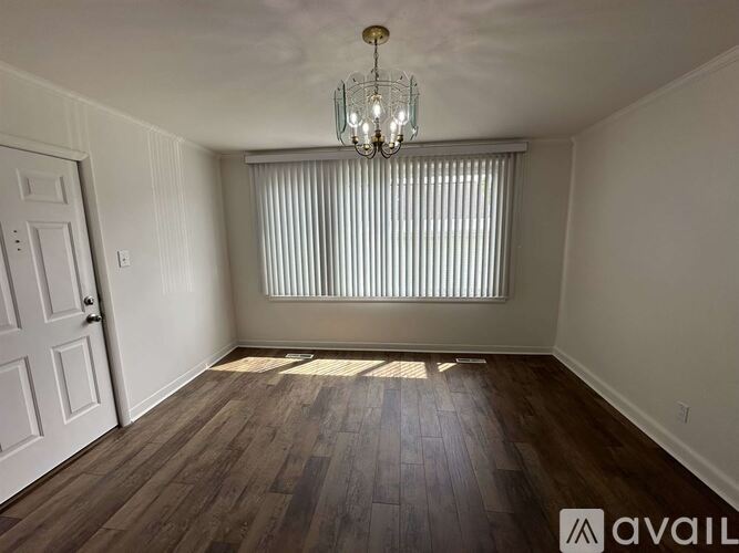 683 Budlong St 4 Beds Apartment for Rent - Photo gallery 4