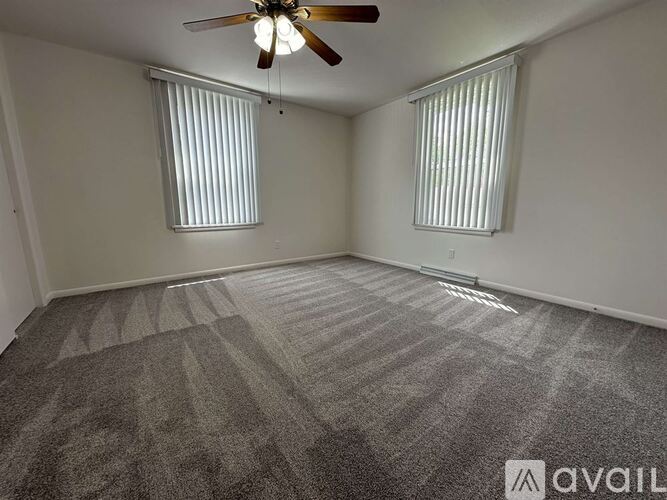 683 Budlong St 4 Beds Apartment for Rent - Photo gallery 5