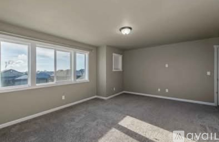 737 J Street Northeast 5 Beds Single Family Home for Rent - Photo gallery 1