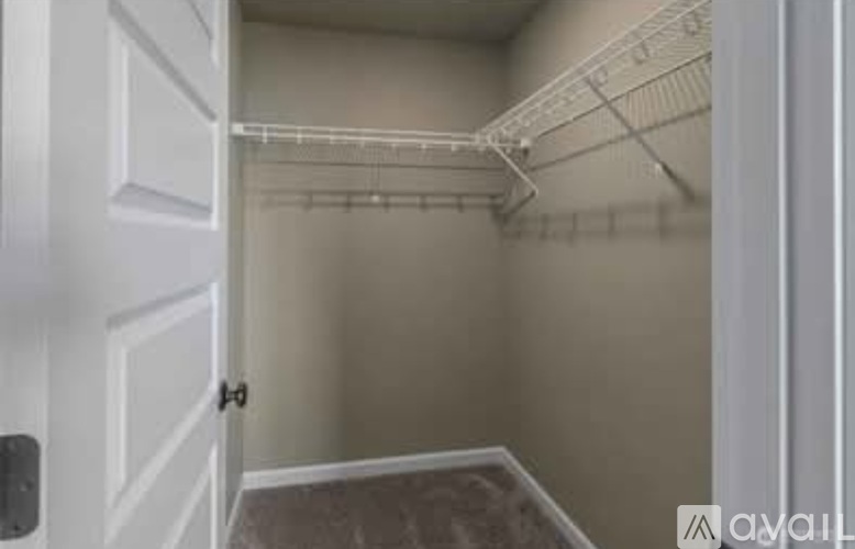 737 J Street Northeast 5 Beds Single Family Home for Rent - Photo gallery 2