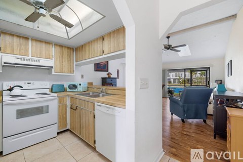 1309 SE 8Th St 2 Beds Apartment for Rent