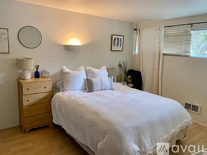 7319 Woodlawn Ave NE 1 Single Family Home for Rent - Photo gallery 5