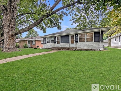 5711 Xerxes Avenue South 3 Beds Apartment for Rent