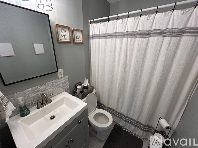 222 West 81st Street 3 Beds Single Family Home for Rent - Photo gallery 2