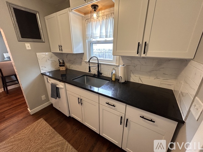222 West 81st Street 3 Beds Single Family Home for Rent - Photo gallery 4
