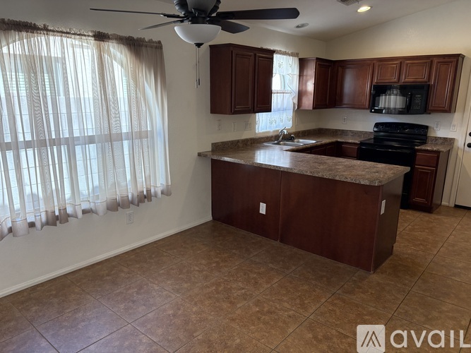 9844 West Salter Drive 3 Beds Single Family Home for Rent - Photo gallery 3