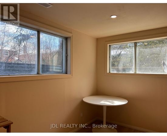 TWO-BEDROOM BSMT - 21 SQUIRES AVE AVENUE 2 Beds House for Rent - Photo gallery 2
