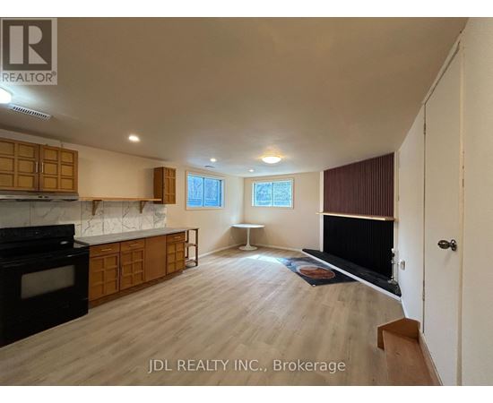 TWO-BEDROOM BSMT - 21 SQUIRES AVE AVENUE 2 Beds House for Rent - Photo gallery 3
