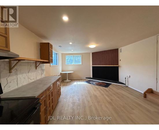 TWO-BEDROOM BSMT - 21 SQUIRES AVE AVENUE 2 Beds House for Rent - Photo gallery 5