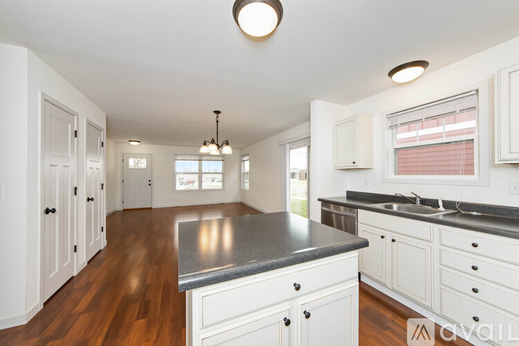 3021 W Lake Ave, Cottage 2 2 Beds Single Family Home for Rent - Photo gallery 5