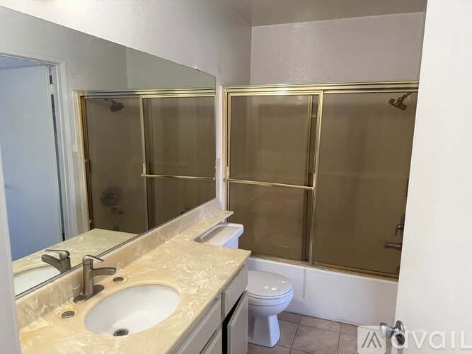 14839 Sherman Way 2 Beds Condo for Rent - Photo gallery 3