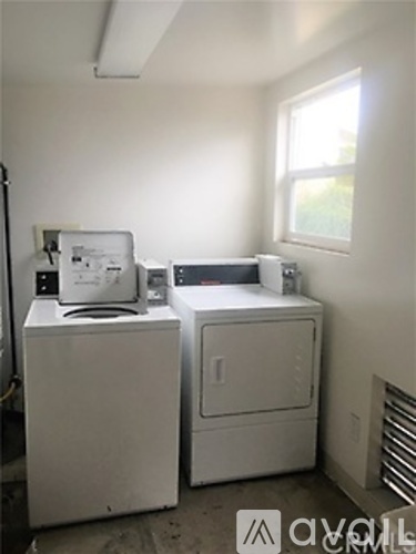 468 3rd St #B 1 Single Family Home for Rent - Photo gallery 3
