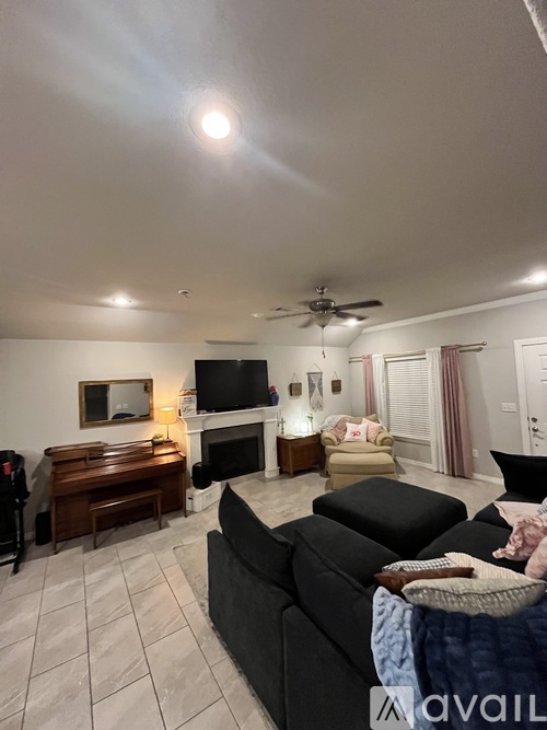 4529 W Blissful Drive 3 Beds Single Family Home for Rent - Photo gallery 3