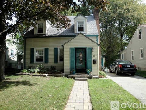 212 North Alexander Avenue 3 Beds Apartment for Rent