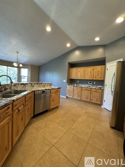 8291 Water Oak Drive 5 Beds Single Family Home for Rent - Photo gallery 3