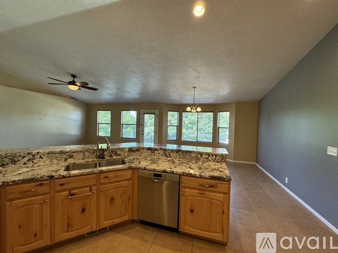 8291 Water Oak Drive 5 Beds Single Family Home for Rent - Photo gallery 4