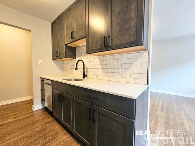 528 W Oakdale Ave 1 Apartment for Rent - Photo gallery 5