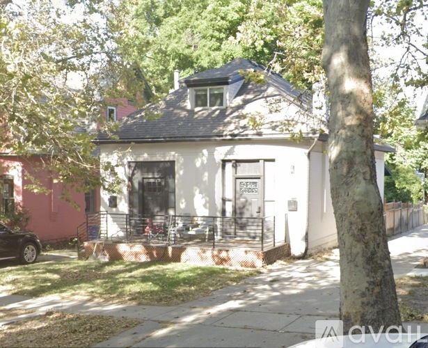 136 McClelland St 1 Apartment for Rent - Photo gallery 2