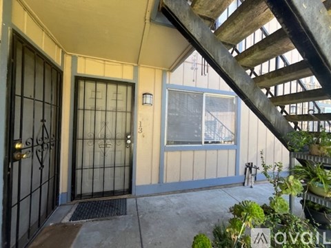 556 N Lincoln Ave 2 Beds Apartment for Rent