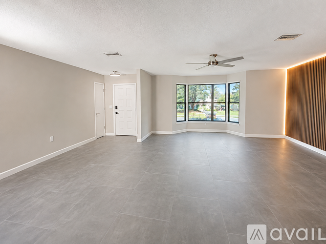 331 44th Ave N 3 Beds Single Family Home for Rent - Photo gallery 2