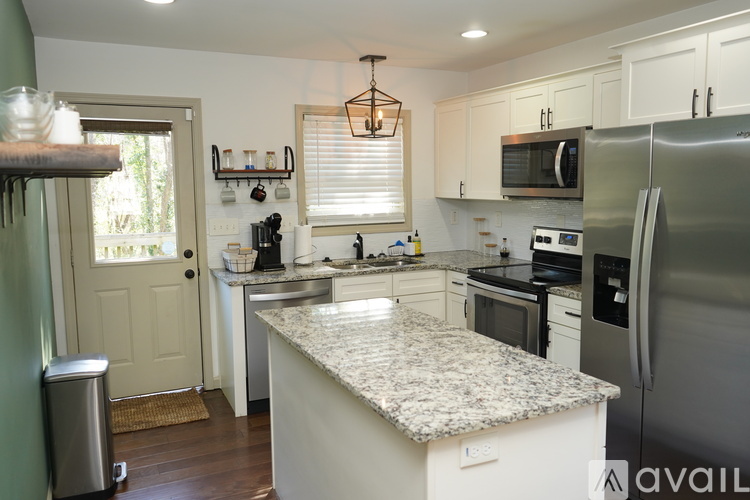 887 North Grand Avenue Northwest 3 Beds Single Family Home for Rent - Photo gallery 4