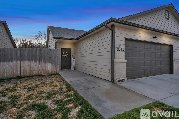 12123 West Shadow Lakes Street 3 Beds Single Family Home for Rent - Photo gallery 1