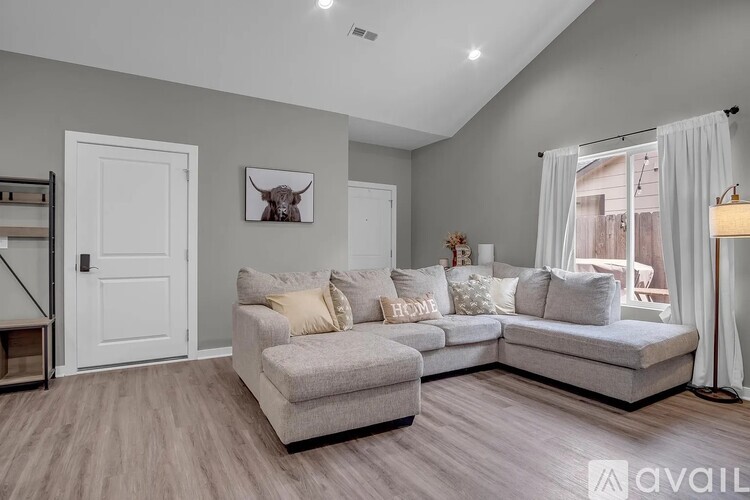 12123 West Shadow Lakes Street 3 Beds Single Family Home for Rent - Photo gallery 4