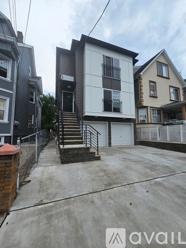 565 E 24Th St 3 Beds Apartment for Rent