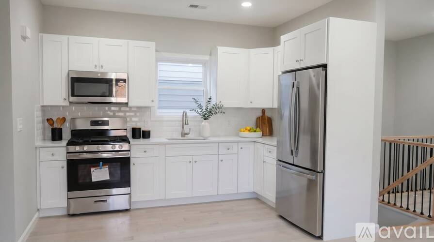 565 E 24th St 3 Beds Apartment for Rent - Photo gallery 2