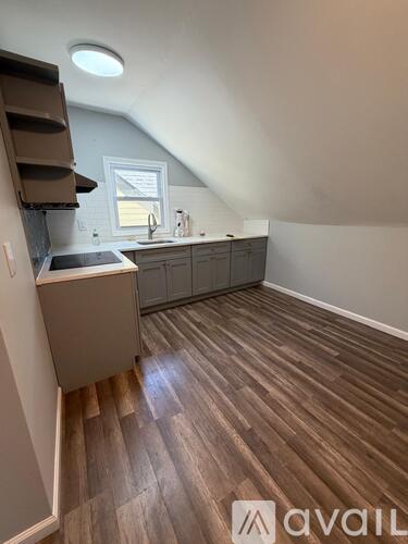 E 20th St 3 Beds Apartment for Rent - Photo gallery 2